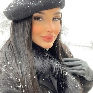 Meet your Posher, Ana